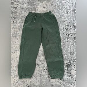 EUC lululemon scuba oversized MR jogger size S eucalyptus green